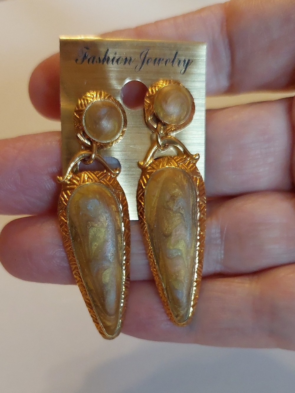 Vintage '80's Gold-Tone Drop Stud Earrings with Beige Swirl Inlay